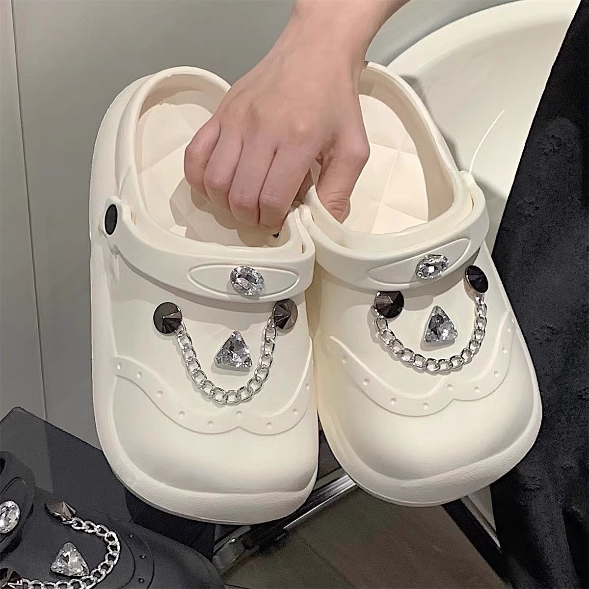 Momah babe crocs SNZZ319 images